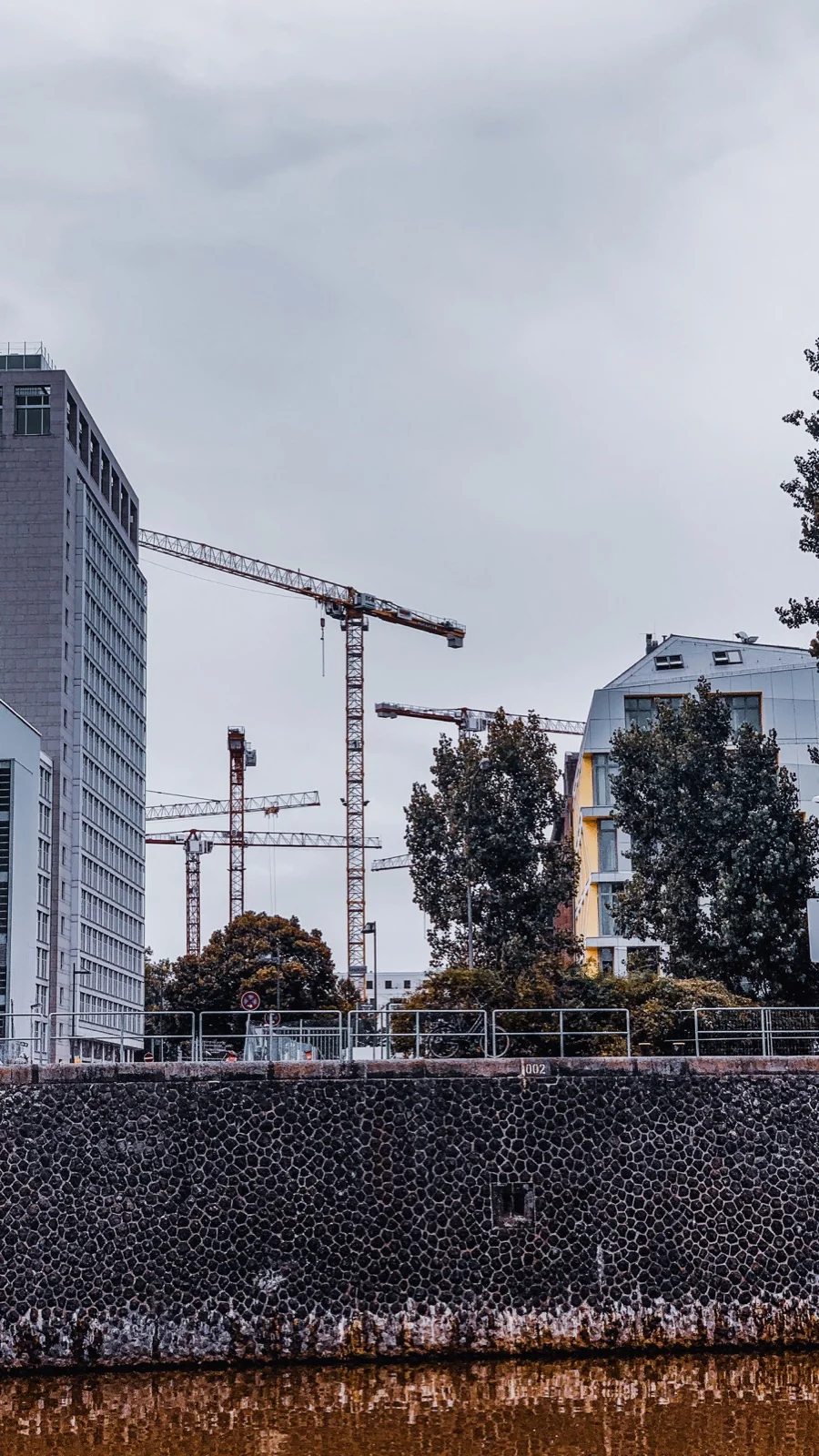 Pexels photograph of cranes at an Atlanta construction site used for a construction progress drone documentation guide